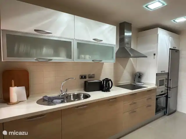 Club de playa Nueva Ribera con bicicletas en España, Costa Cálida, Los Alcázares - apartamento Cocina con todas las comodidades y electrodomésticos