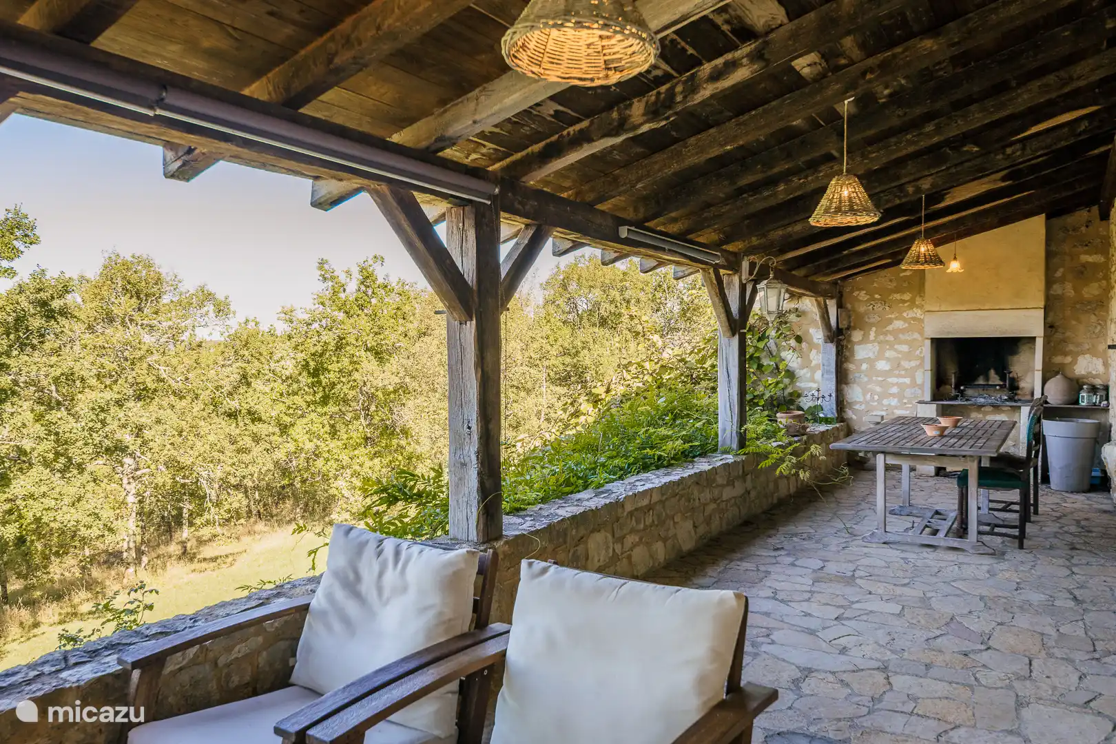 Grill und Aussicht von der Veranda