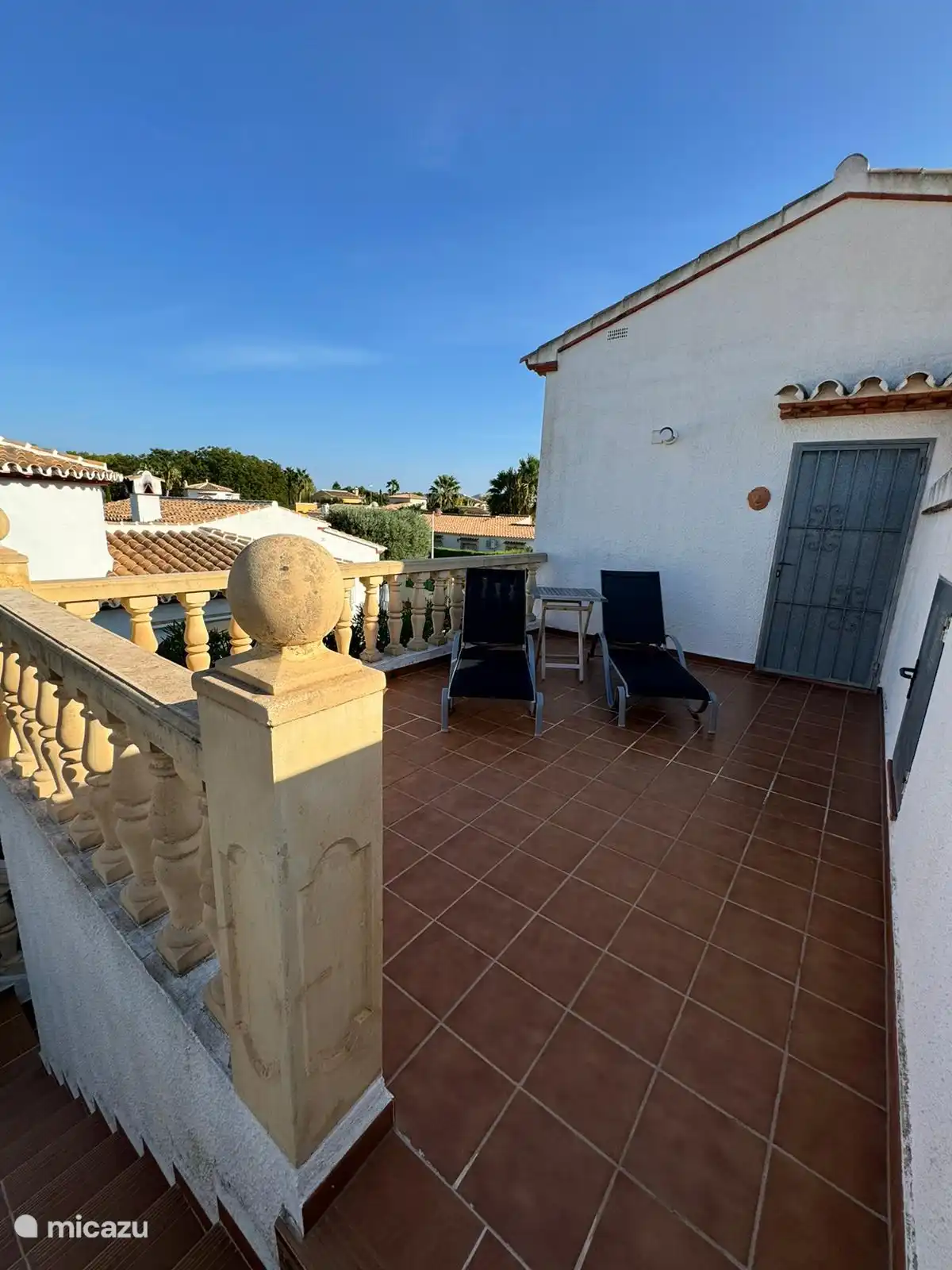 roof terrace upstairs