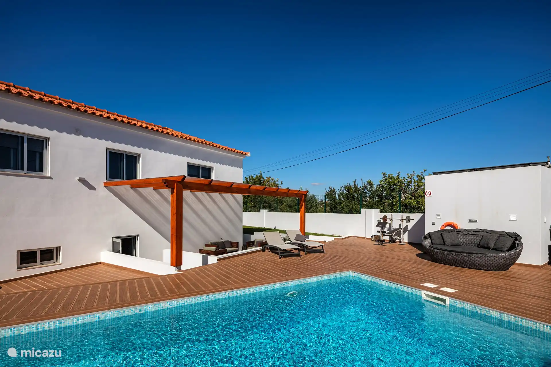 Swimming pool with seating