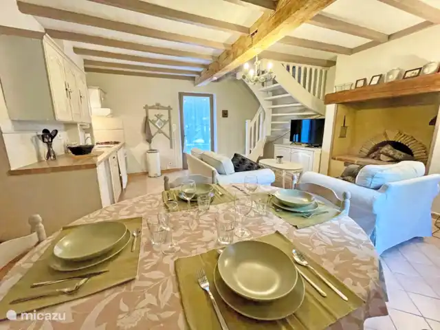 La Petite Borie en Francia, Dordoña, Trémolat - casa de campo / castillo Salón