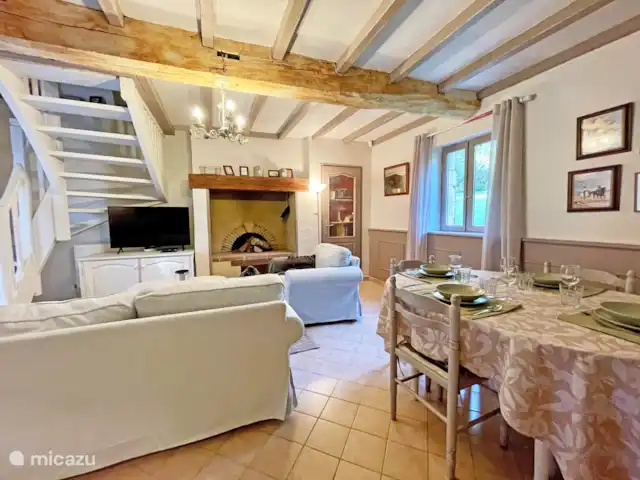 La Petite Borie en Francia, Dordoña, Trémolat - casa de campo / castillo Salón