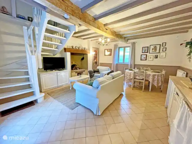 La Petite Borie en Francia, Dordoña, Trémolat - casa de campo / castillo Salón