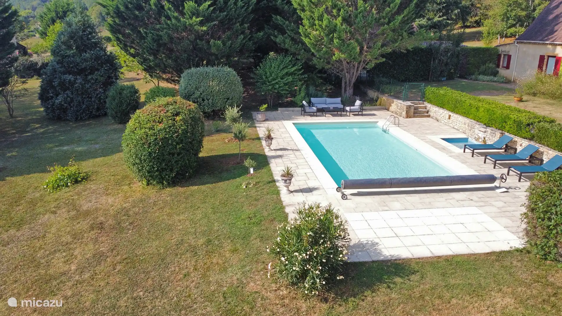 Luftaufnahme des Pools