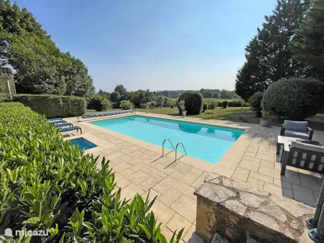 La Petite Borie en Francia, Dordoña, Trémolat - casa de campo / castillo Piscina
