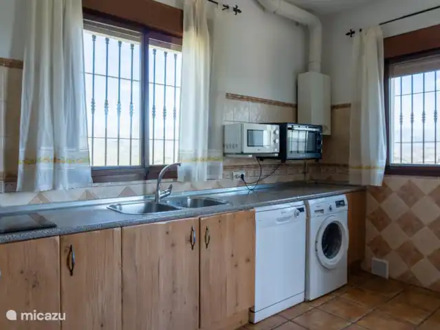 Le Mirador del Abuelo | Espagne, Costa del Sol, Comares - gîte / cottage Cuisine avec une vue magnifique et bien ventilée.