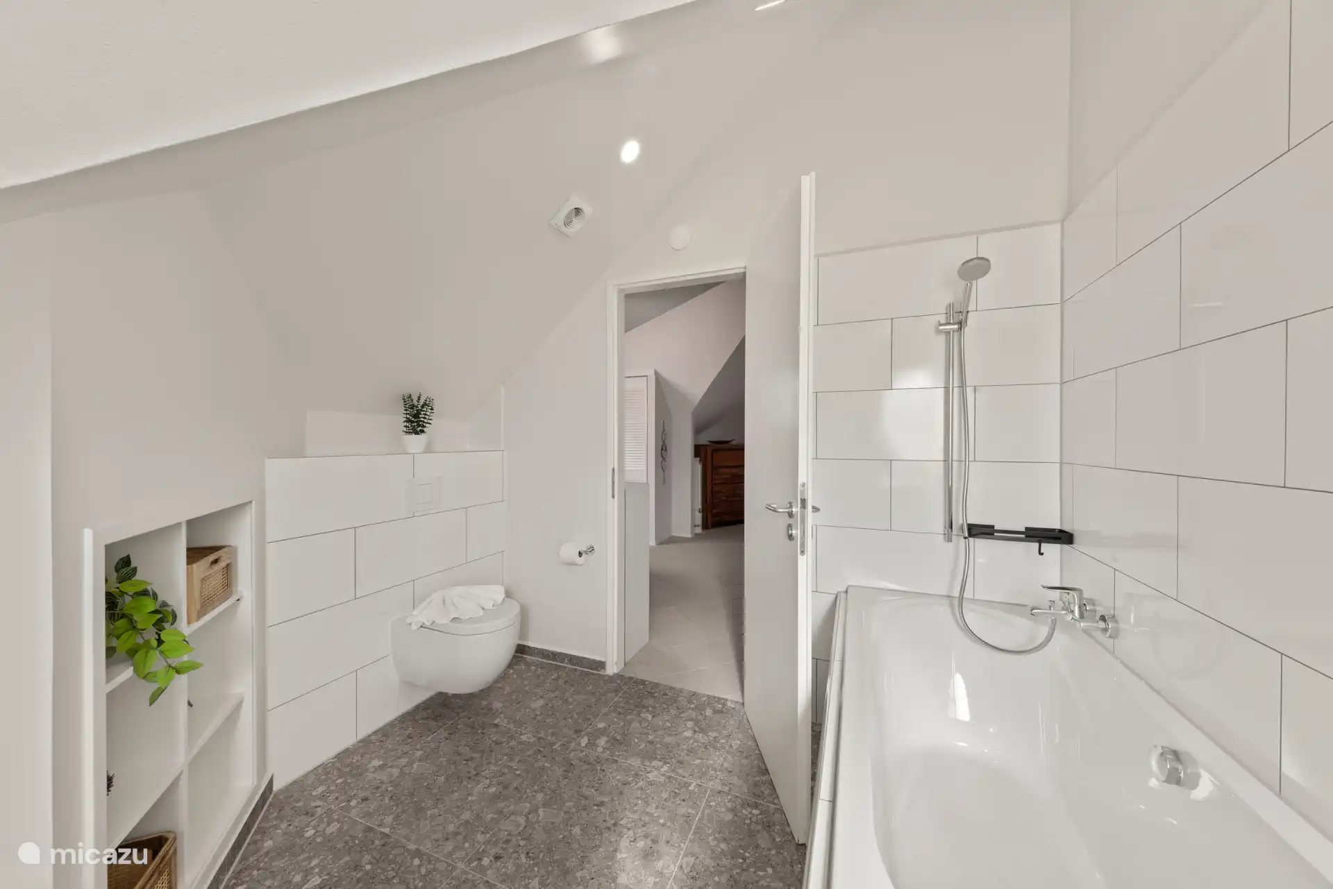 2. Badezimmer im Obergeschoss