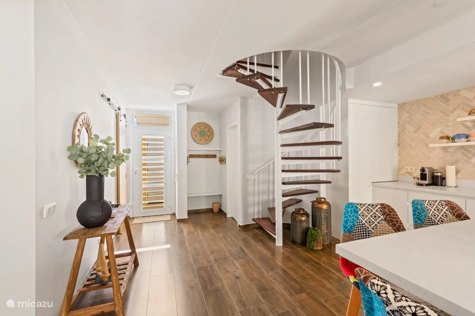 Offene Küche mit Eingang