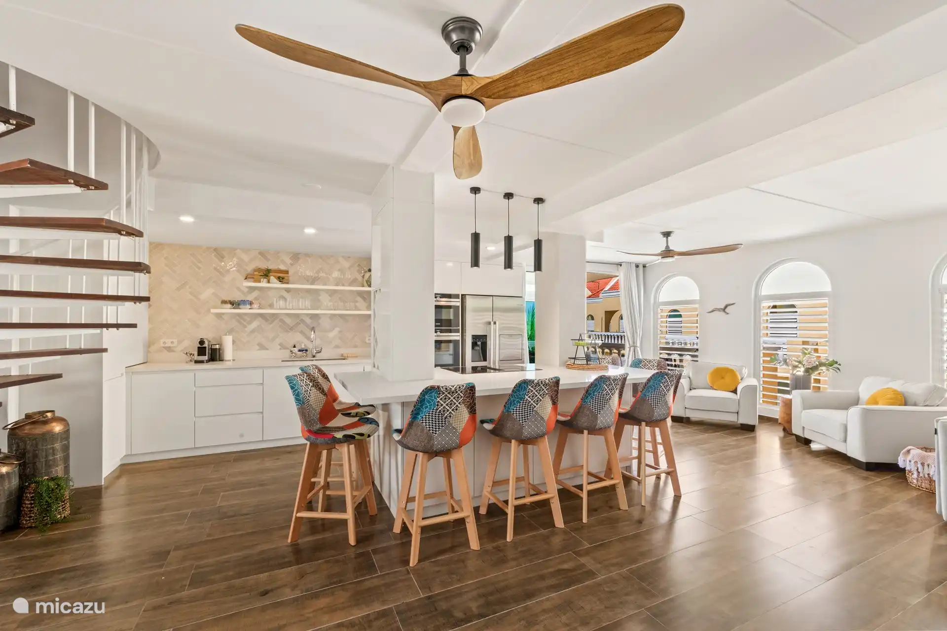 Offene Küche voll ausgestattet