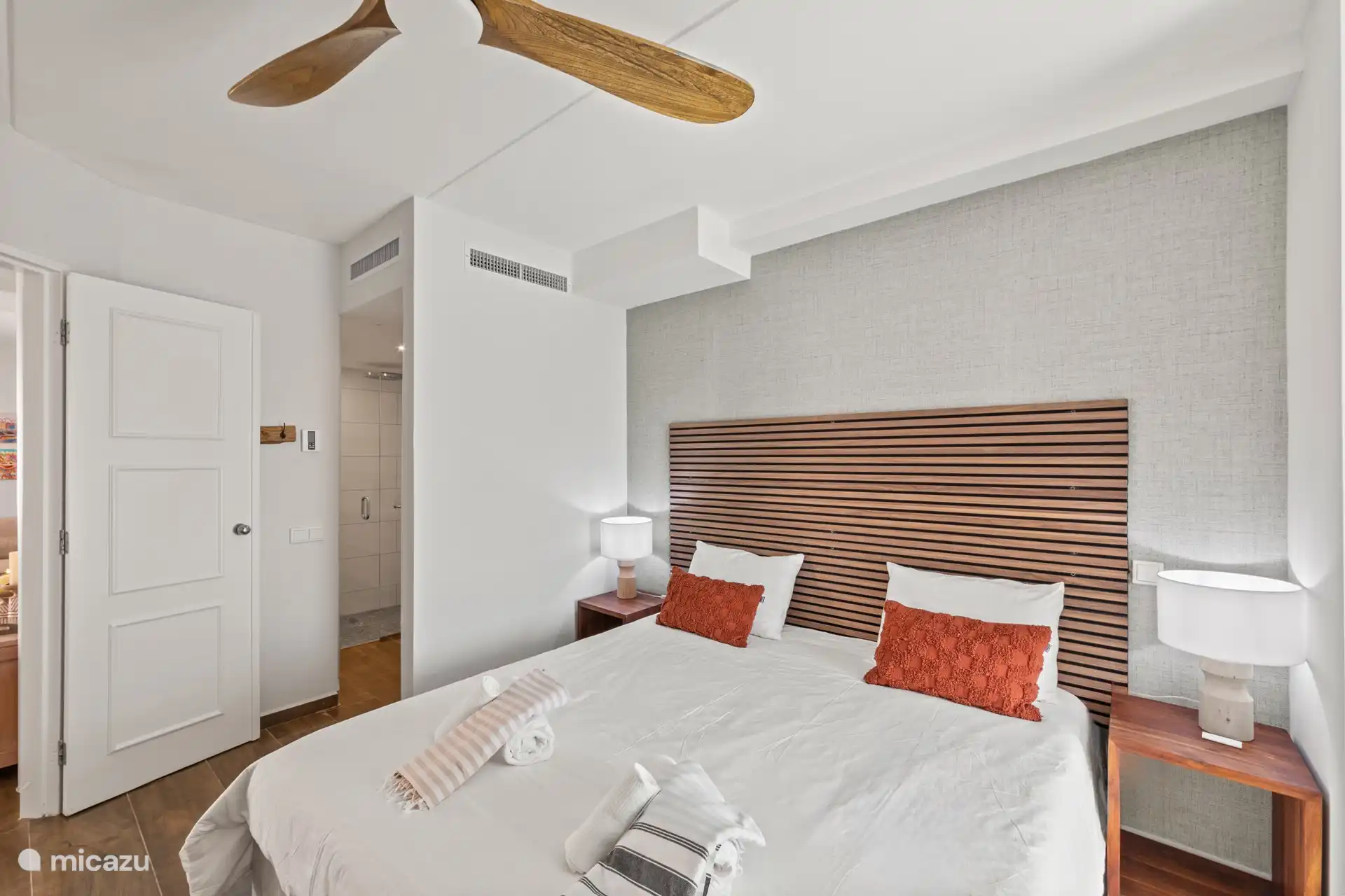 Hauptschlafzimmer mit eigenem Bad