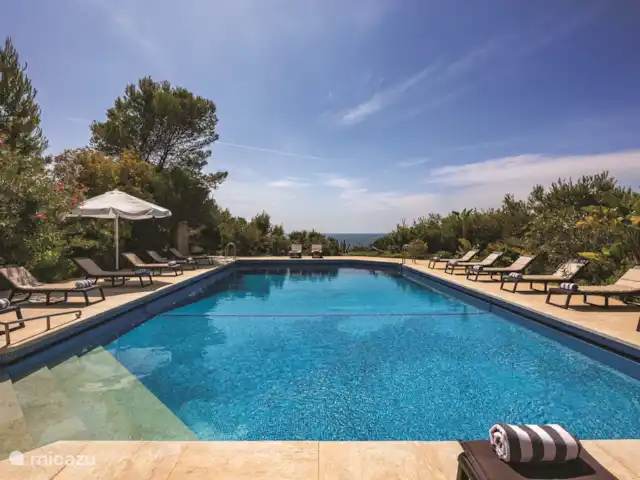 Villa Quinta da Marinha en Portugal, Algarve, Lagoa - villa Piscina con tumbonas
