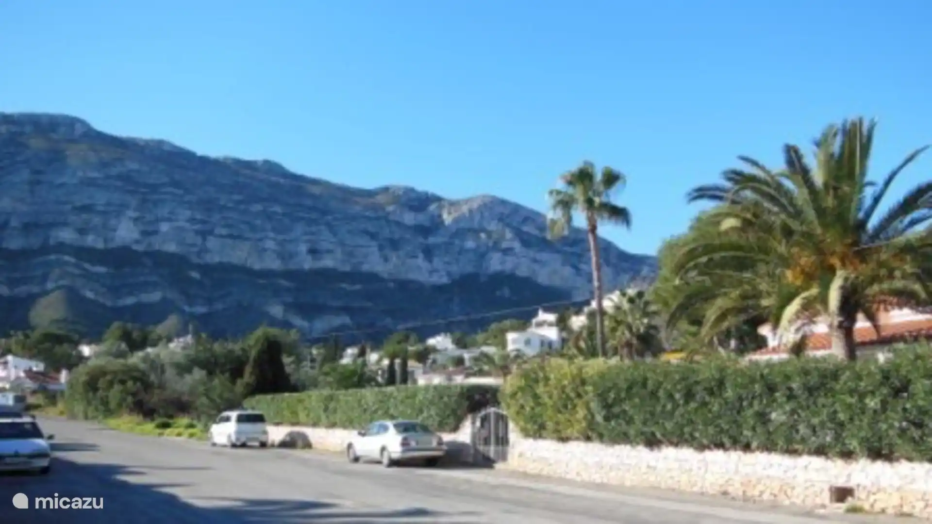 Votre rue, emplacement avec une vue magnifique sur la montagne