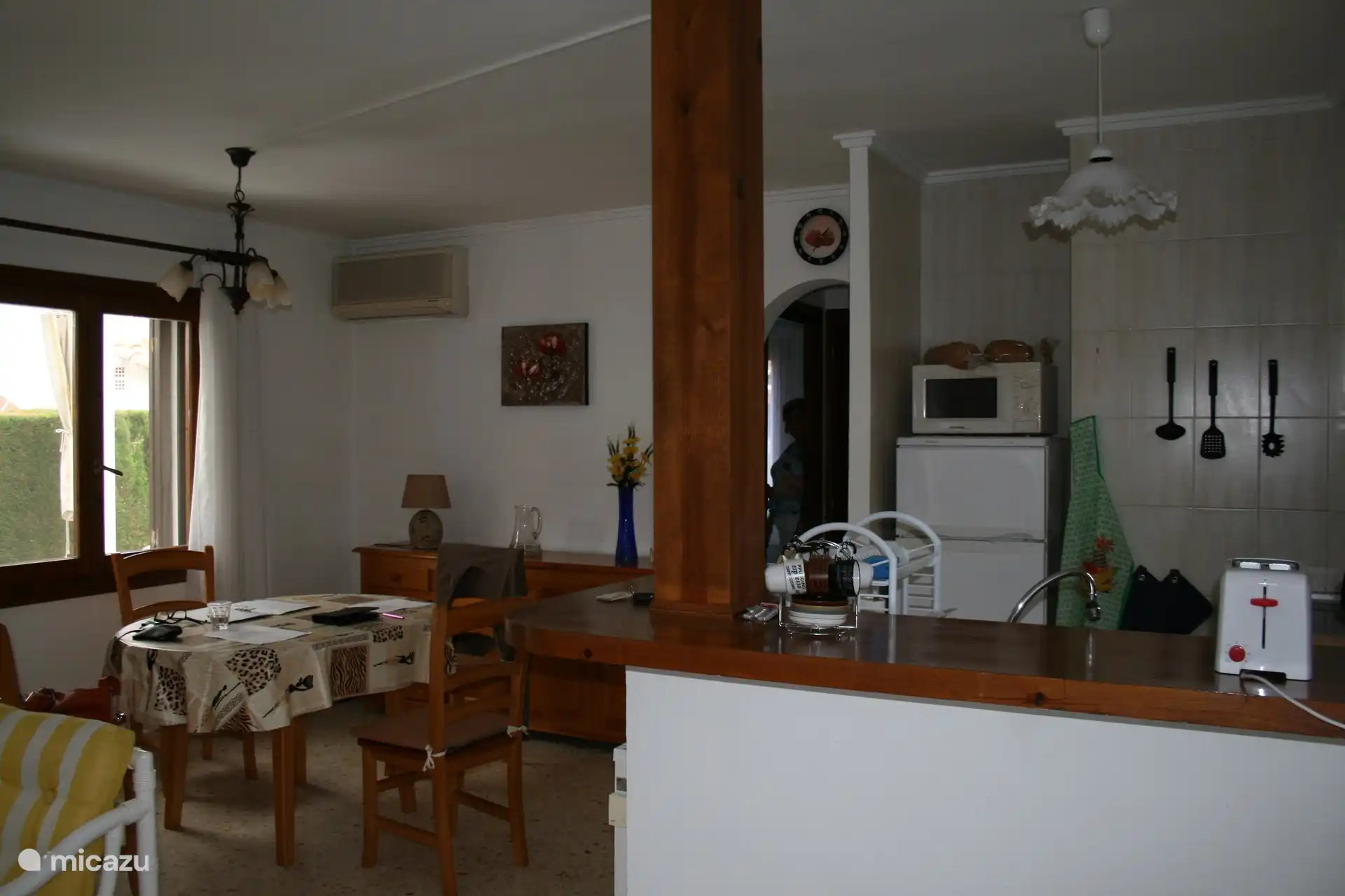 Salon, cuisine avec climatisation