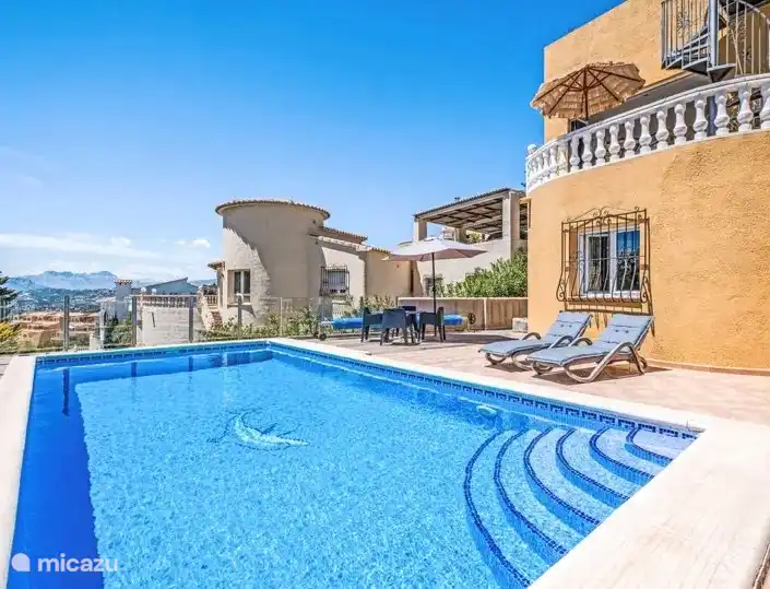 Garden with swimming pool