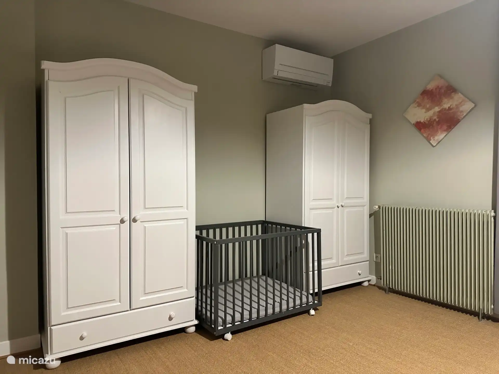 Babybed met aerosleep-matras en matrasbeschermer