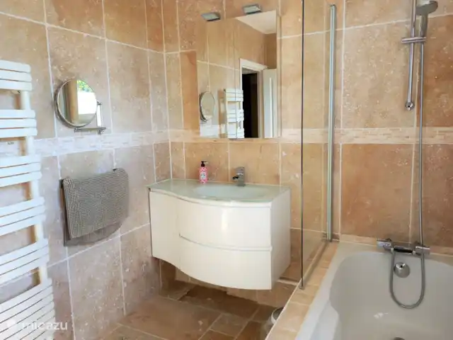 Location de Vacances France, Lot-et-Garonne, Paulhiac, maison de vacances - Domaine Quintèss - Maison Salle de bain 2