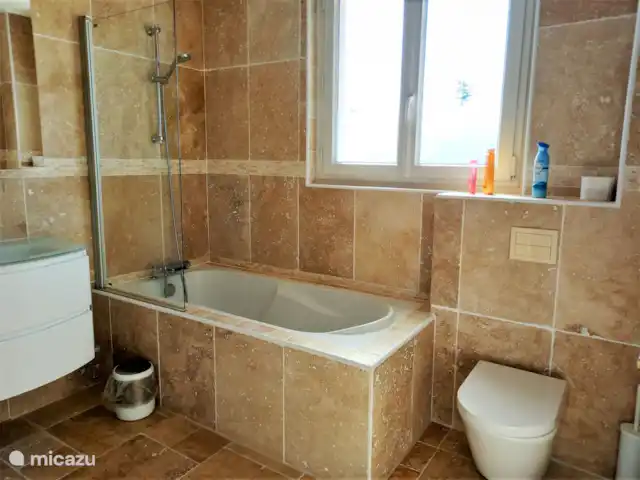 Location de Vacances France, Lot-et-Garonne, Paulhiac, maison de vacances - Domaine Quintèss - Maison Salle de bain 2