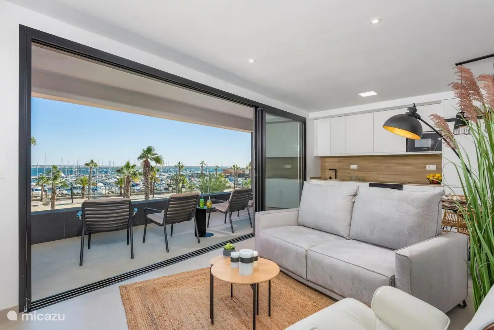 Blick aus dem Wohnbereich 