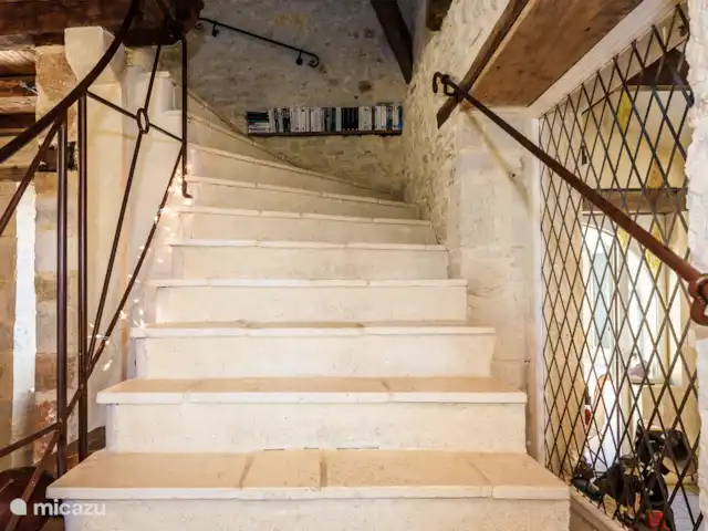 Lantisse | France, Dordogne, Degagnac - maison de vacances Escalier menant au premier étage