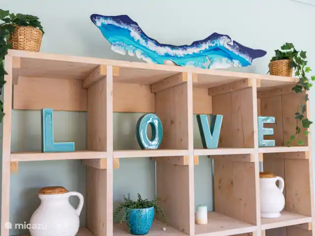 villa huren in Curaçao, Banda Ariba (oost), Vista Royal – Appartement Out of the Blue Kast in de woonkamer