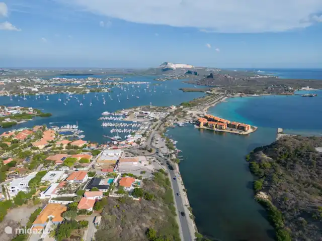 villa huren in Curaçao, Banda Ariba (oost), Vista Royal – Appartement Out of the Blue Spectaculair uitzicht over Spaanse Water, Zee en Caracasbaai.
