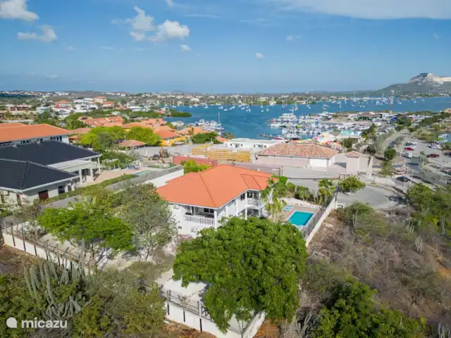 villa huren in Curaçao, Banda Ariba (oost), Vista Royal – Appartement Out of the Blue Tijdens u verblijf bij Villa Out of the Blue geniet u van een million dollar view!