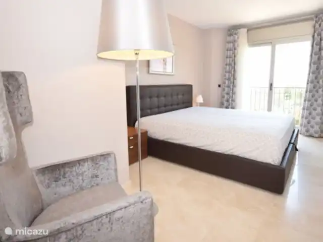 Appartement climatisé à Platja D ́aro | Espagne, Costa Brava, Platja d'Aro - appartement Chambre principale avec salle de bains privative