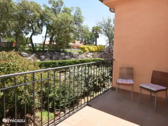 Appartement climatisé à Platja D ́aro | Espagne, Costa Brava, Platja d'Aro - appartement Deuxième terrasse à l’arrière adjacente à la salle à manger