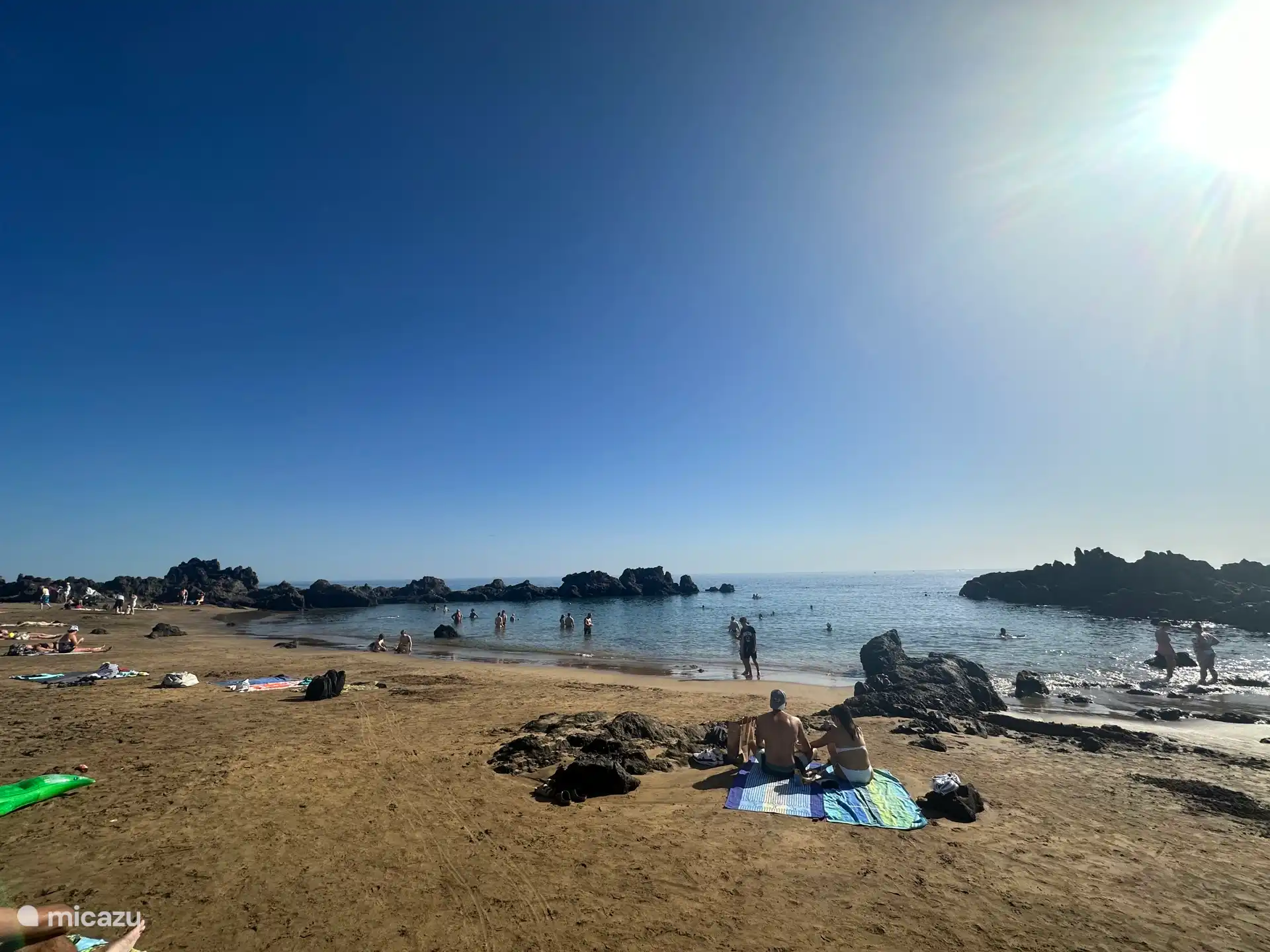Playa Chica, paraíso para buceadores y buceadores debido a la gran cantidad de peces. En su mayoría lugareños
