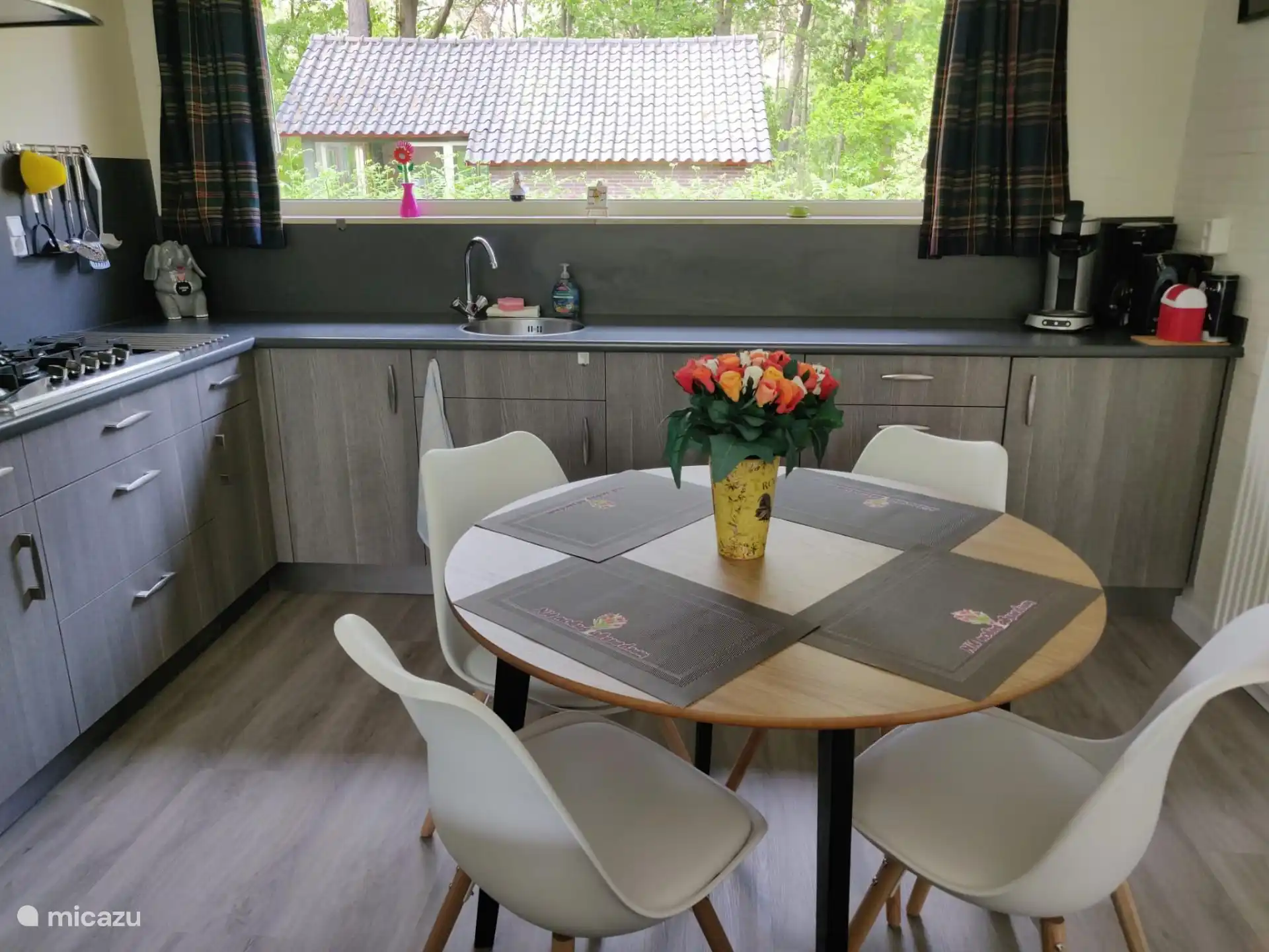 Küche und Essbereich