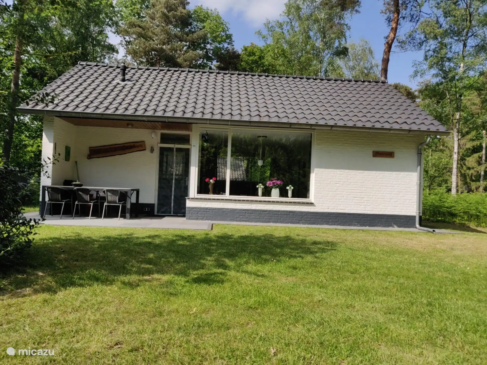 Vorderer Bungalow
