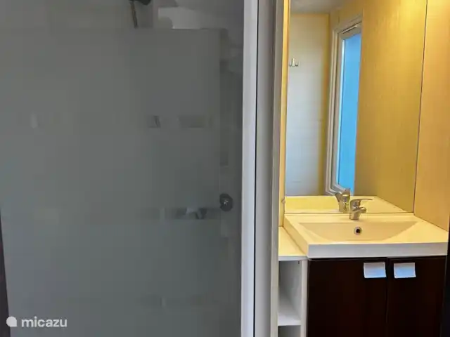 Mlle Jannie France | France, Côte d'Azur, Roquebrune-sur-Argens - chalet La salle de bain