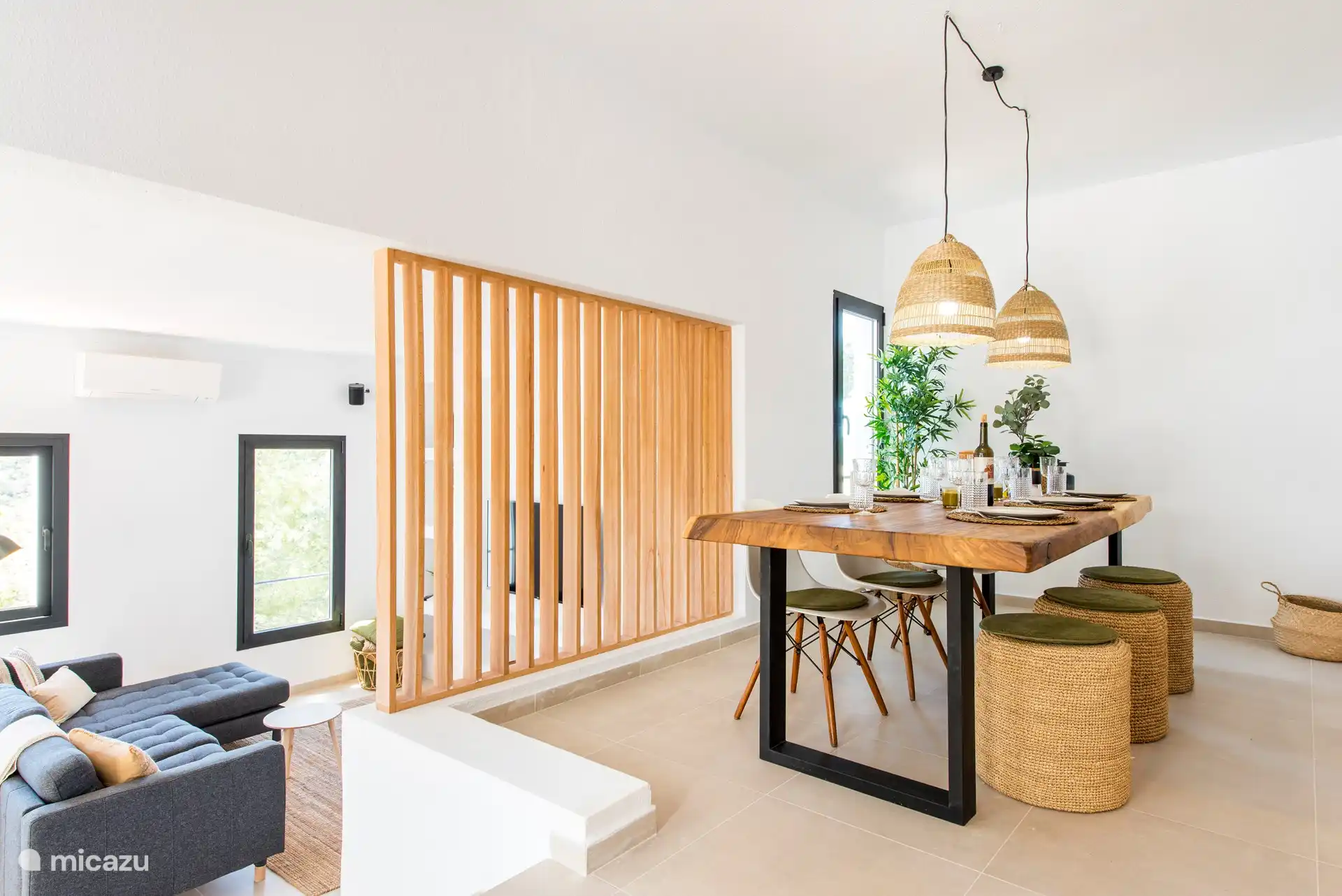 Esstisch für den Innenbereich