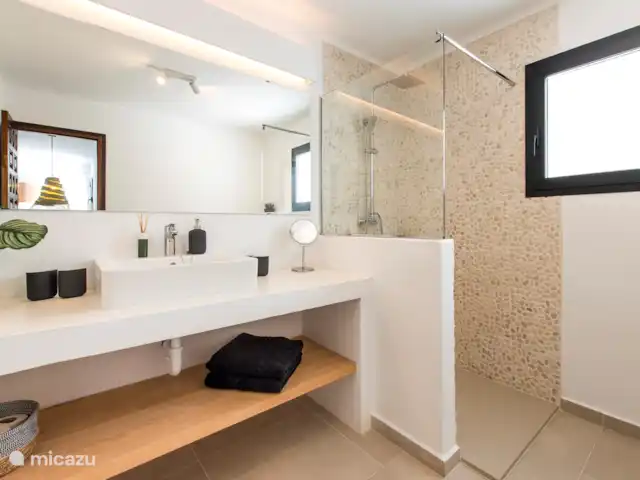 Casa Zita Verde | Espagne, Ibiza, Cala Llonga - villa Grande salle de bain partagée pour les chambres 1 et 2