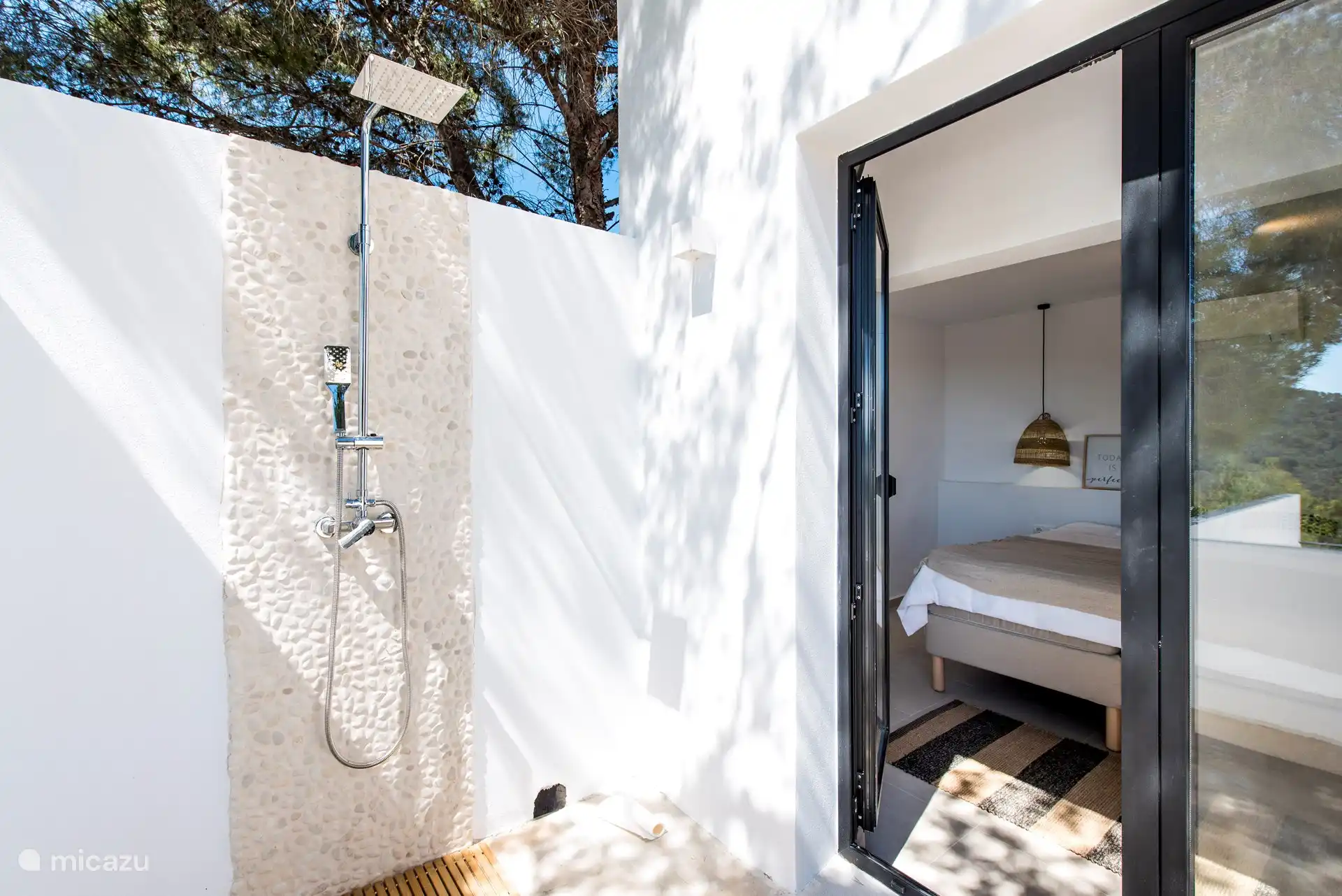 Außendusche auf der oberen Terrasse im Schlafzimmer 1