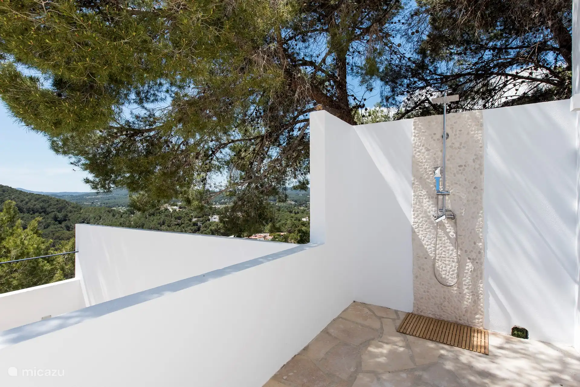 Außendusche obere Terrasse