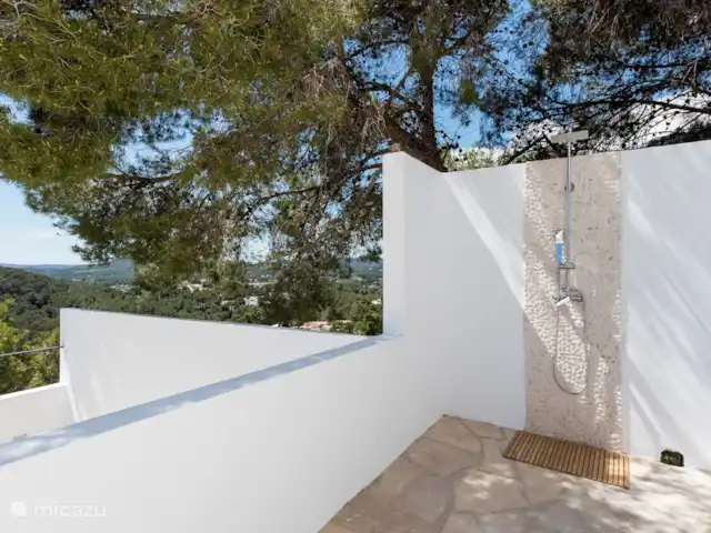 Casa Zita Verde | Espagne, Ibiza, Cala Llonga - villa Douche extérieure terrasse supérieure