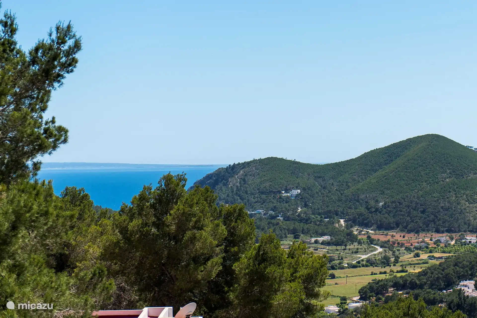 Fernblick auf das Meer von der obersten Terrasse