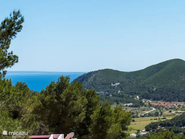 Casa Zita Verde | Espagne, Ibiza, Cala Llonga - villa Vue lointaine sur la mer depuis la terrasse supérieure