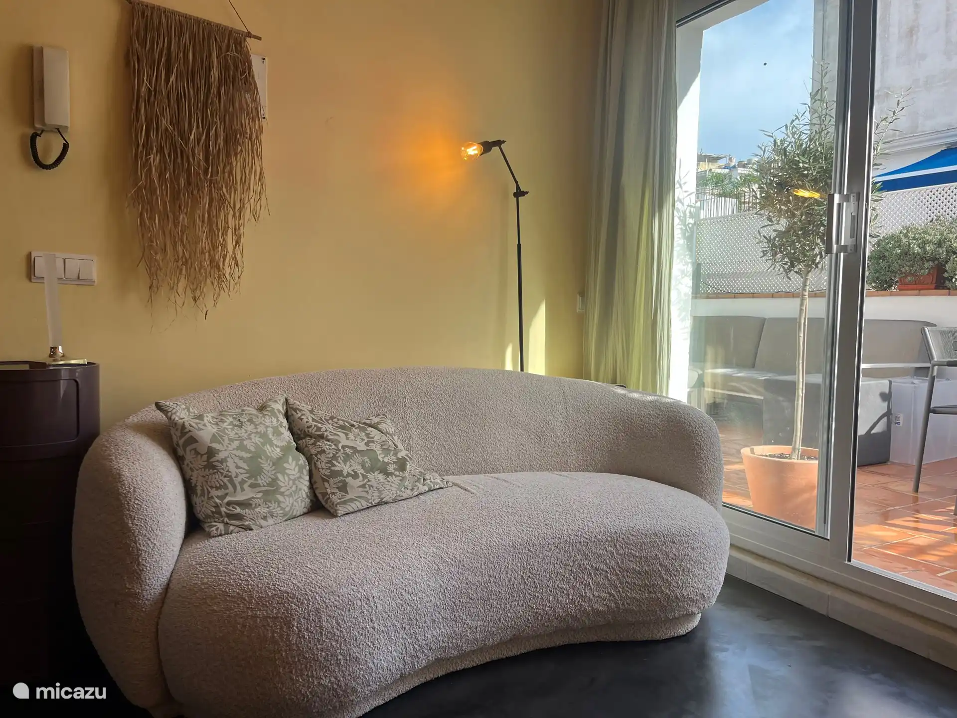 Bank binnen en buiten 