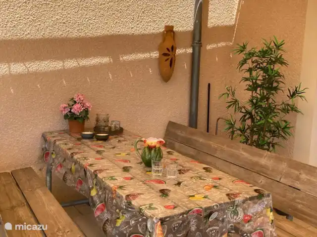 Villa Mimosa huren in Frankrijk, Ardèche, Joyeuse - villa Tafel op terras