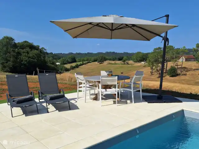 Maison La Faurie | France, Dordogne, Meyrals - maison de vacances Piscine avec transats, grande table et parasol