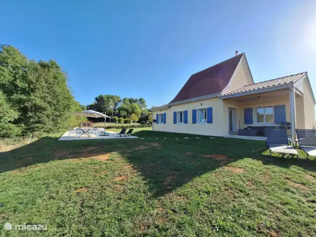 Maison La Faurie | France, Dordogne, Meyrals - maison de vacances Les jolies places dans la cour arrière