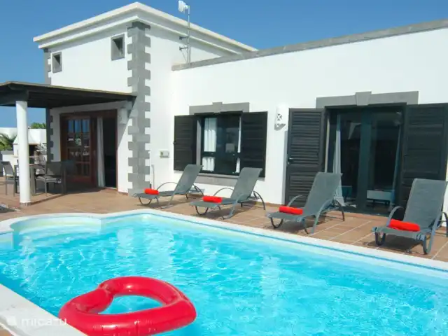 Villa Montana Roja huren in Spanje, Lanzarote, Playa Blanca - villa Heerlijk ontspannen met een goed boek langs je privé zwembad