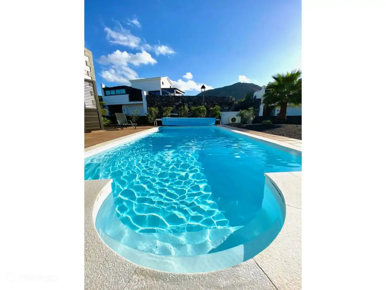 The private heated swimming pool of Villa Montana Roja