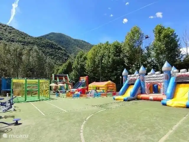 Casa Anna en Italia, Lagos italianos, Porlezza - chalet Zona de juegos en el camping