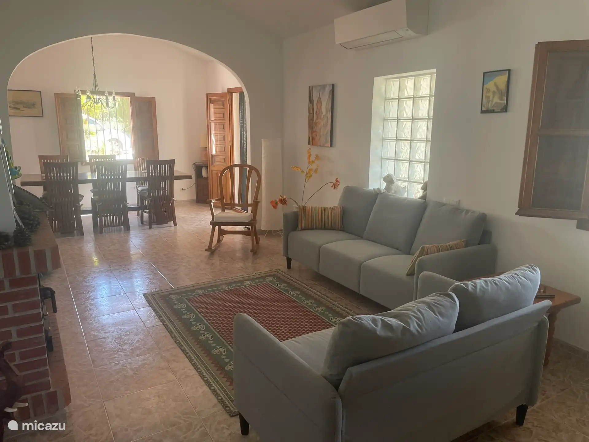 Wohnzimmer mit Esszimmer