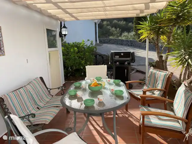 Casa Paraiso d'Oliva huren in Spanje, Andalusië, Sayalonga - vakantiehuis Terras bij de keuken met gasbbq
