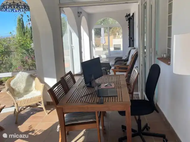 Casa Paraiso d'Oliva huren in Spanje, Andalusië, Sayalonga - vakantiehuis In de Serre kun je heerlijk werken buiten het hoogseizoen of lang tafelen