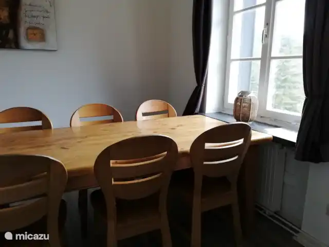 Location de Vacances Allemagne, Sauerland, Siedlinghausen - Winterberg, manoir / château - Jagdschloss Siedlinghausen 16 pers. 1er étage : Table à manger pour 6 personnes.
